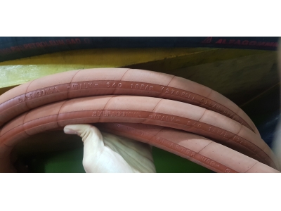 食品級(jí)橡膠軟管在使用中會(huì)出現(xiàn)哪些故障